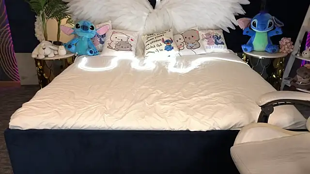 isabellafoxyy - IsabellaFoxyy's free webcam - UK Sex Cams