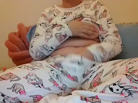 reallittleredridinghood - RealLittleRedRidingHood's free webcam