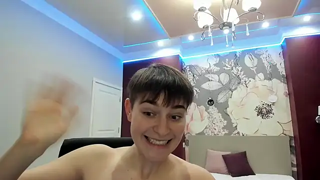 emiliayours - EmiliaYours's free webcam