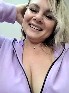 candy_queeen - Candy_queeen's free webcam - UK Sex Cams