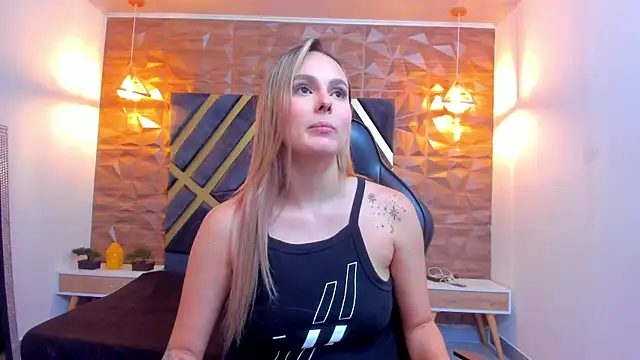 Emmaa_white_