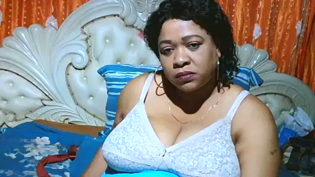 BUSTY_QUEEEN
