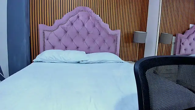  DaisyTayler chat room