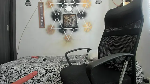 dayanaswans - DayanaSwans's free webcam