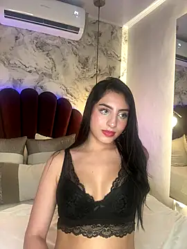 Alicia_vellami