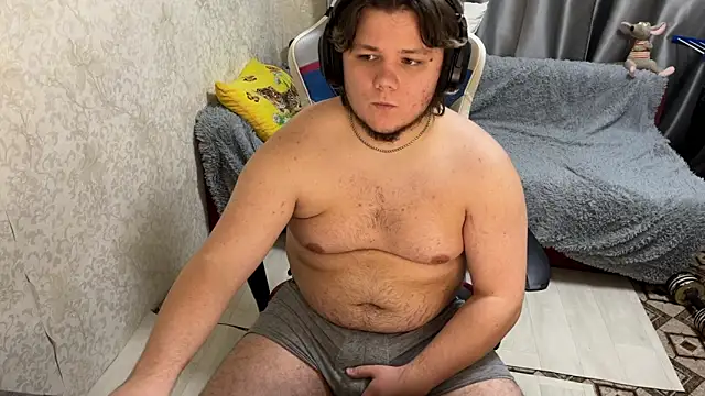 desiredude9 (M twink) - squat 15 times