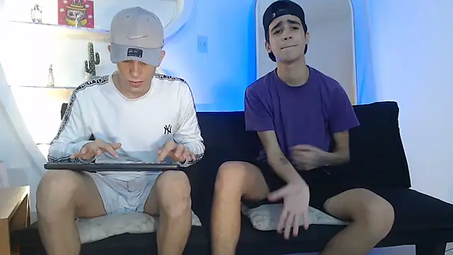 three_guys_hot - THREE_GUYS_HOT's free webcam