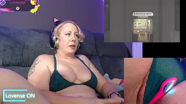 Trixiekittycutie's Stripchat show and profile
