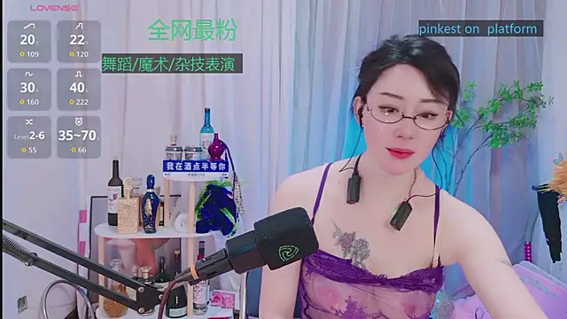Luck_Lili_'s Stripchat show and profile