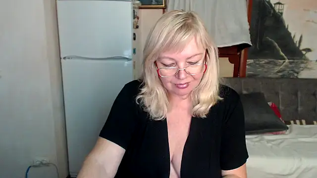 EvelynLoveShy
