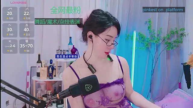 Luck_Lili_'s Stripchat show and profile