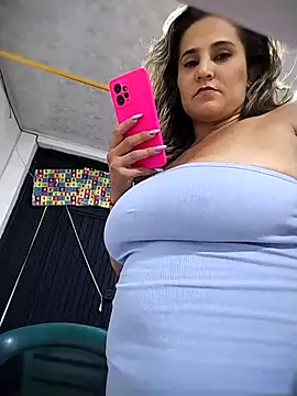 Busty_divorced_mom