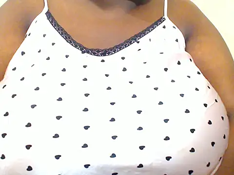 JuicyBigBoobz