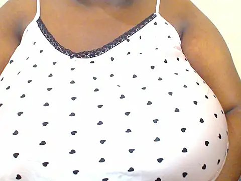 JuicyBigBoobz