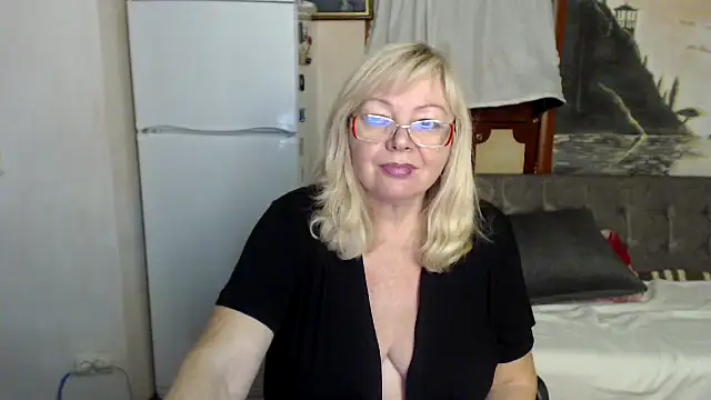 EvelynLoveShy