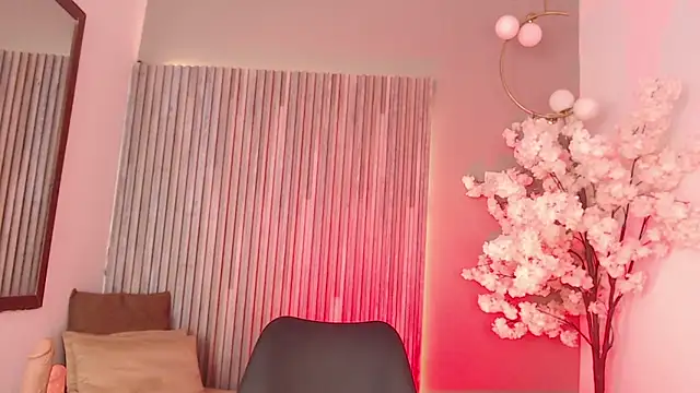 sophia_curvy1 - Sophia_curvy1's free webcam - UK Sex Cams