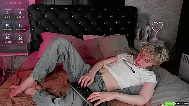 trevorbenson (M twink) - eat  cum