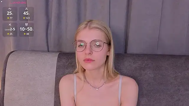  MonicaShiny chat room