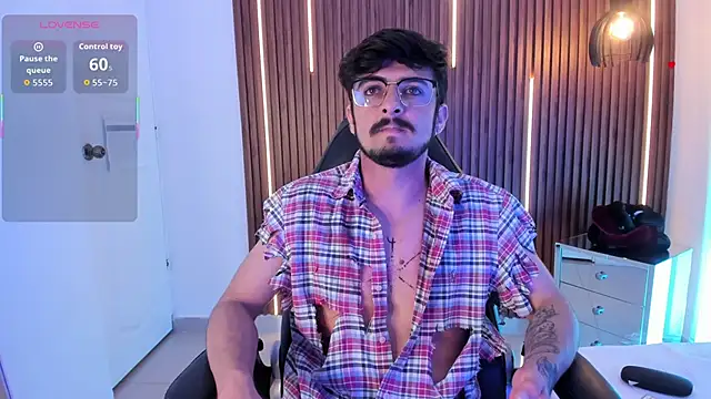 aaronfuentes7 - AaronFuentes7's free webcam - UK Sex Cams