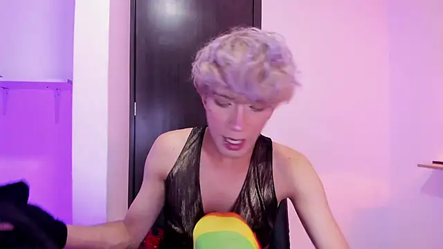 cooperrosscute233 - Cooperrosscute233's free webcam - UK Sex Cams