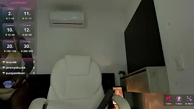 cristaaalclocks1 - Cristaaalclocks1's free webcam - UK Sex Cams