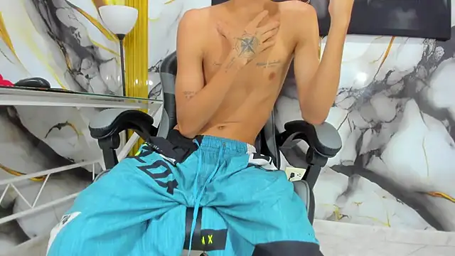mono_blonde (M twink) - Show boxer and hard dick