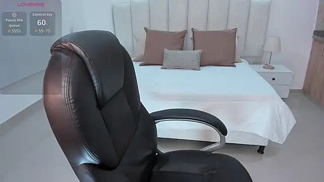 aria_vixen_ - Aria_vixen_'s free webcam - UK Sex Cams