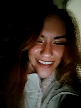 SlimBellaa live cam screenshot female from Germany on CamSexing – Live Sex Chat & Webcam Shows