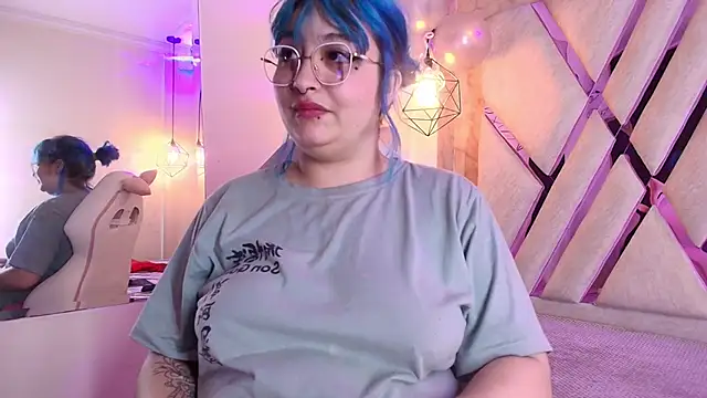 Lilith_curvy