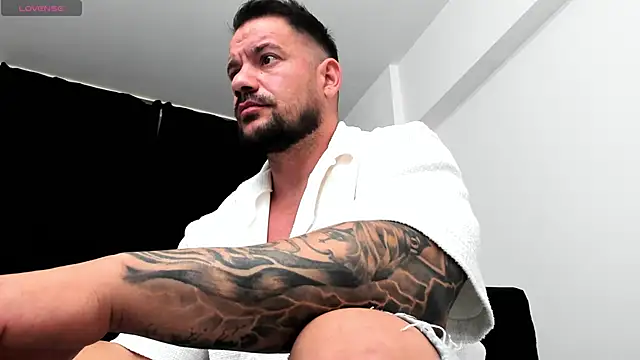 musclemonster31 (Ask my age) - cym show