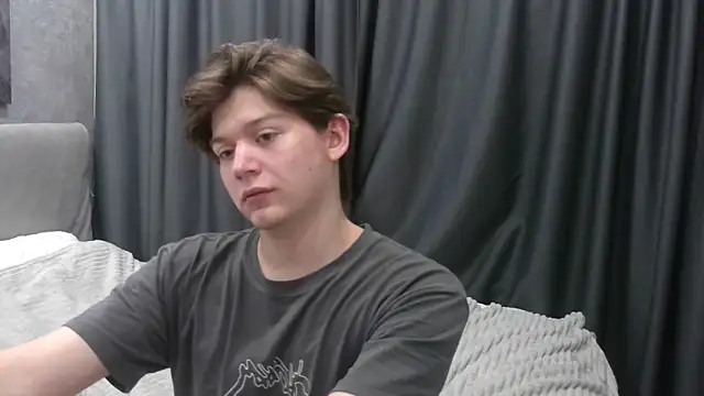 w_n_g_s (M twink) - Handjob
