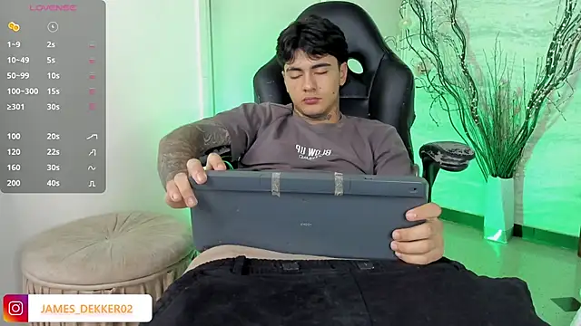 jamesdeker - JamesDeker's free webcam