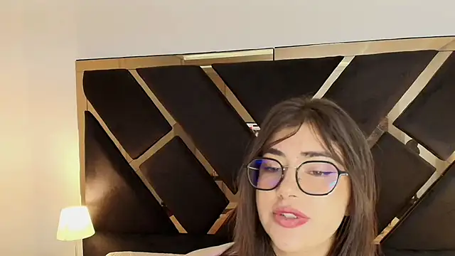 amelie_saenz - Amelie_saenz's free webcam - UK Sex Cams
