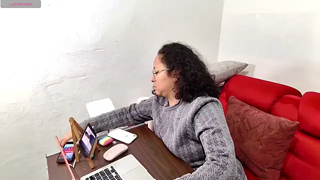 sophiaburton - Sophiaburton's free webcam