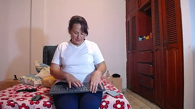 sofiamature01 - Sofiamature01's free webcam - UK Sex Cams