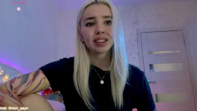 lillymoure_ - LillyMoure_'s free webcam