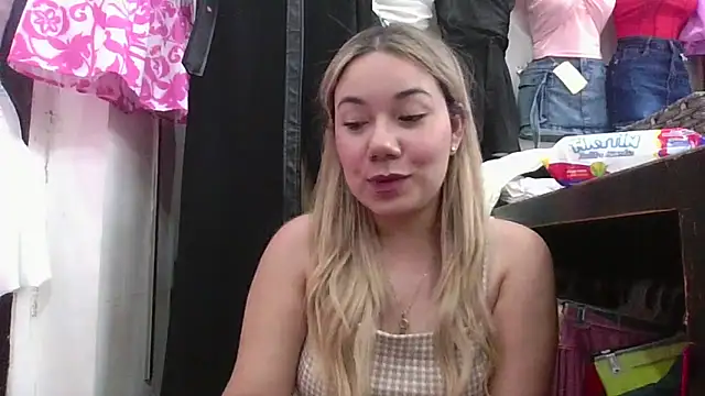 caro_1506 on StripChat