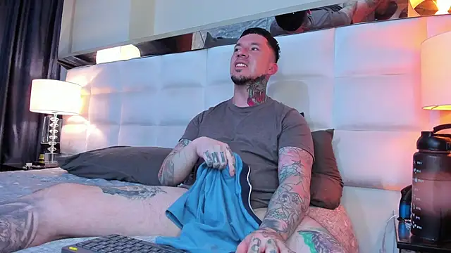 adam_tatto - Adam_tatto's free webcam