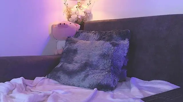 littlee_sophi_ - Littlee_Sophi_'s free webcam - UK Sex Cams
