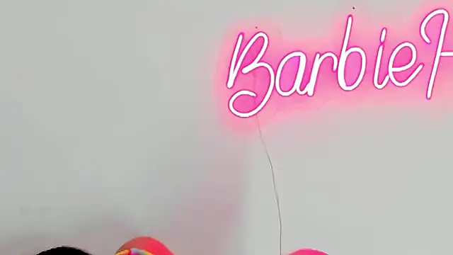  BarbieHotLaura chat room