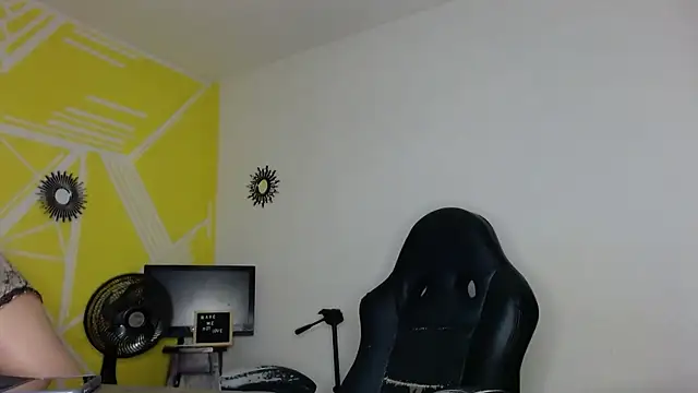 Nikolle_Rouss