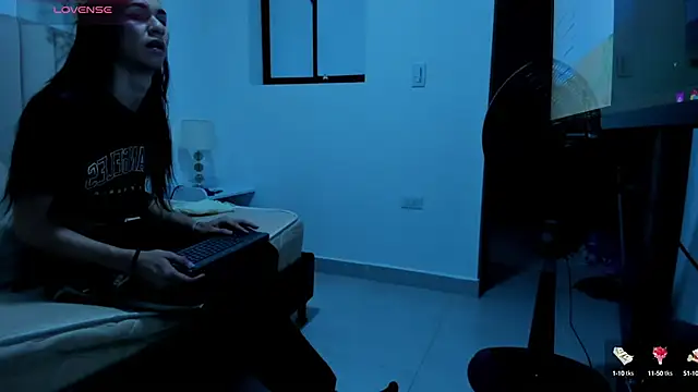 Mia_thompson_19
