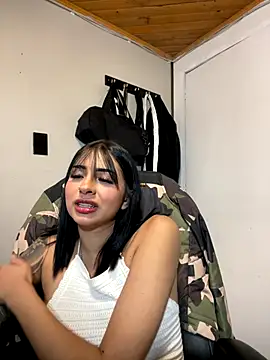 Hilary_pinkk