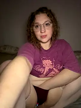 EmmieRae from StripChat is Freechat
