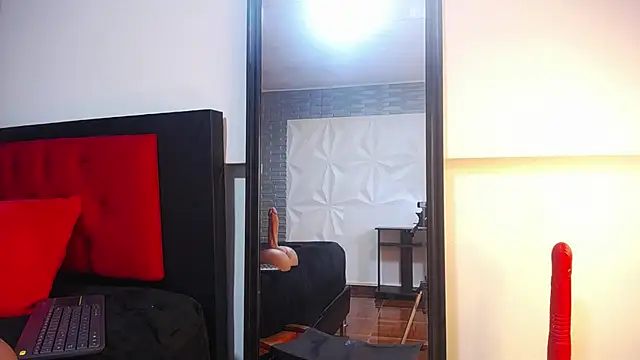 Miss_ellien's Stripchat show and profile