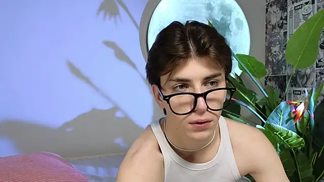 oliver_starboy (M twink) - suck dildo 5 minutes +saliva 💦💦💖
