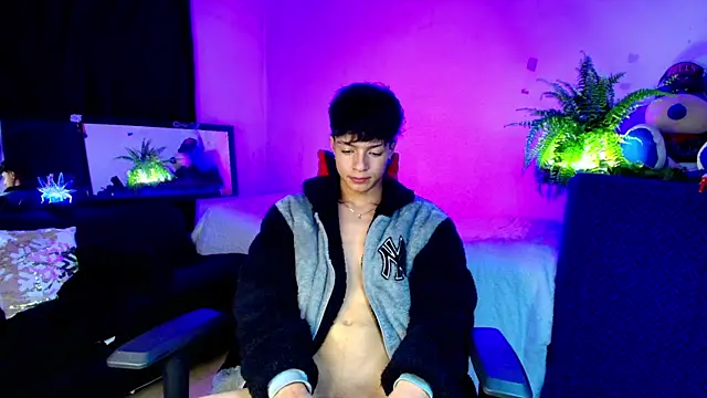 Twink_sebas_