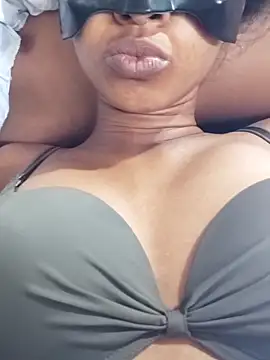 Chamari075 on StripChat