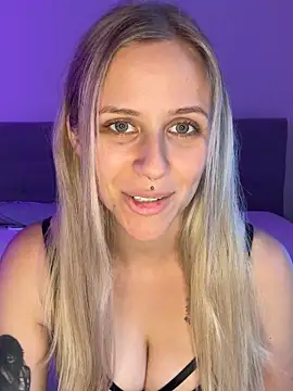 lunawolf21 from StripChat is Freechat