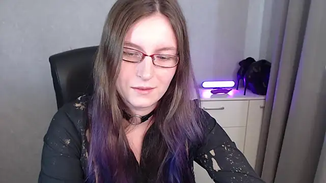 emmaxDelight on StripChat